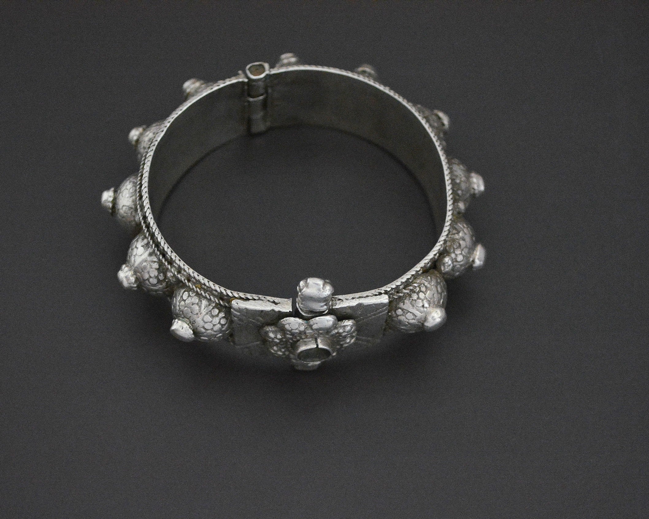 Yemeni Bedouin Silver Bracelet - Hinged - Small Size