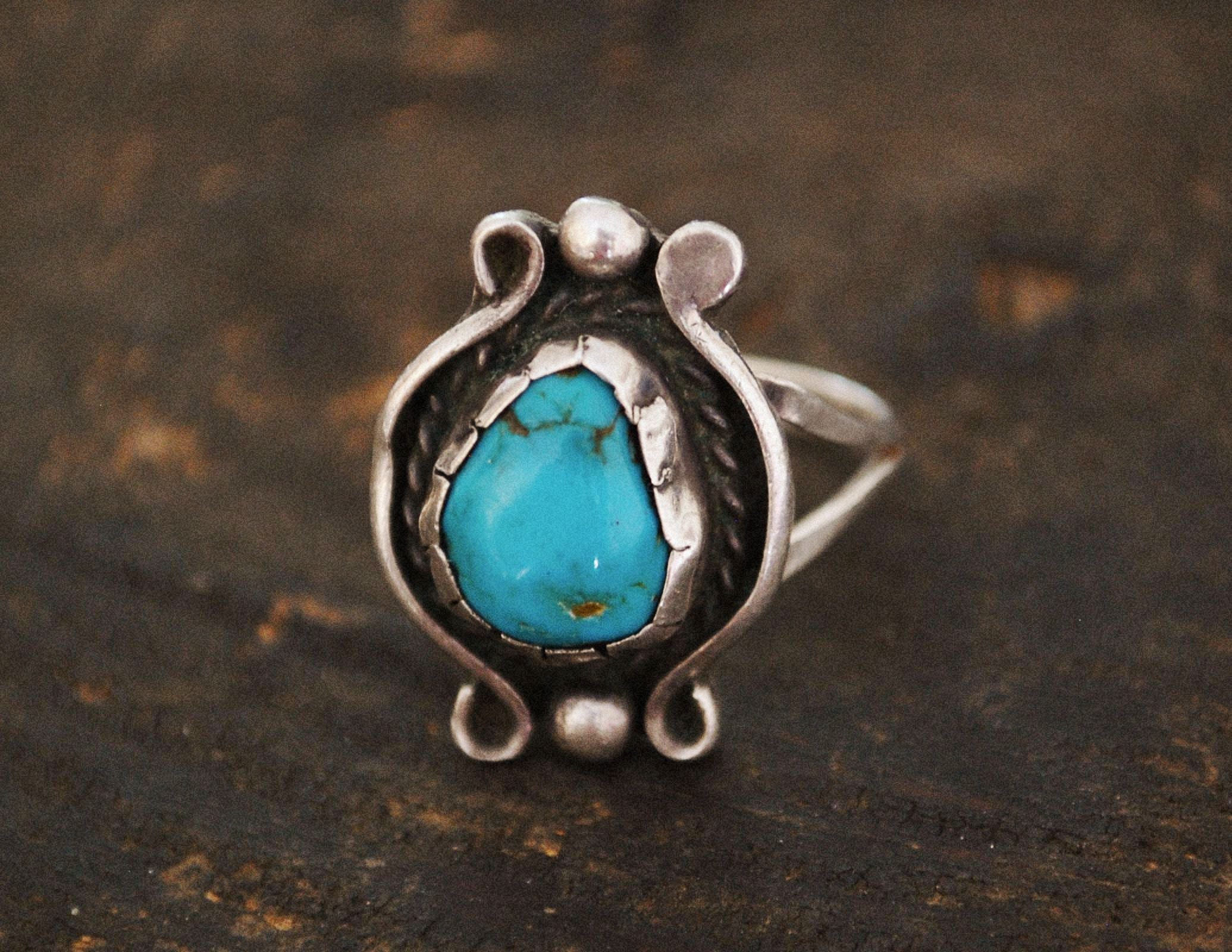 Native American Navajo Turquoise Ring - Size 8